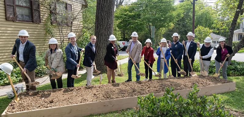 Officials holding shovels at Noyes Children's Library groundbreaking ceremony
