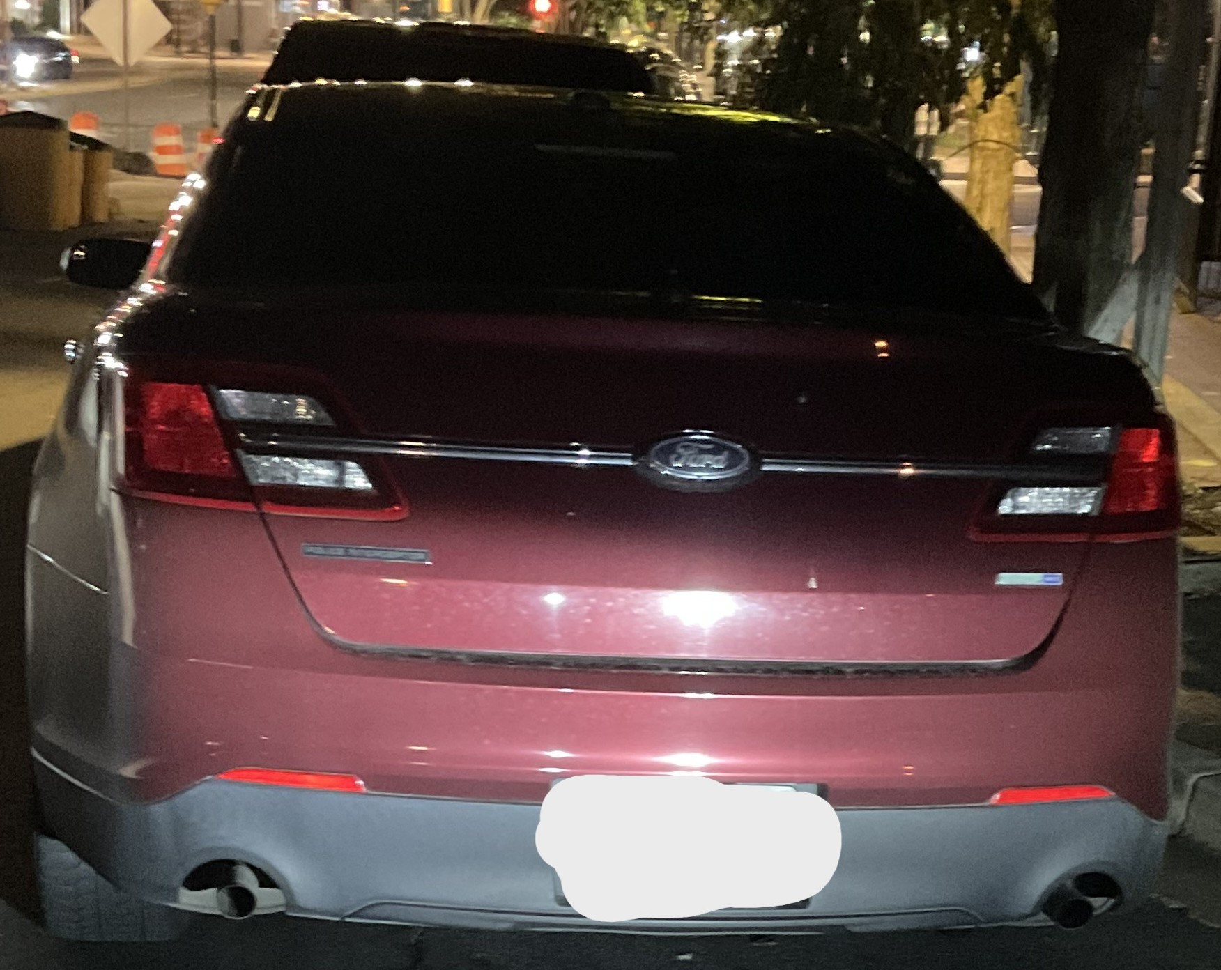 Photo of Pinkney's vehicle (Ford Taurus)